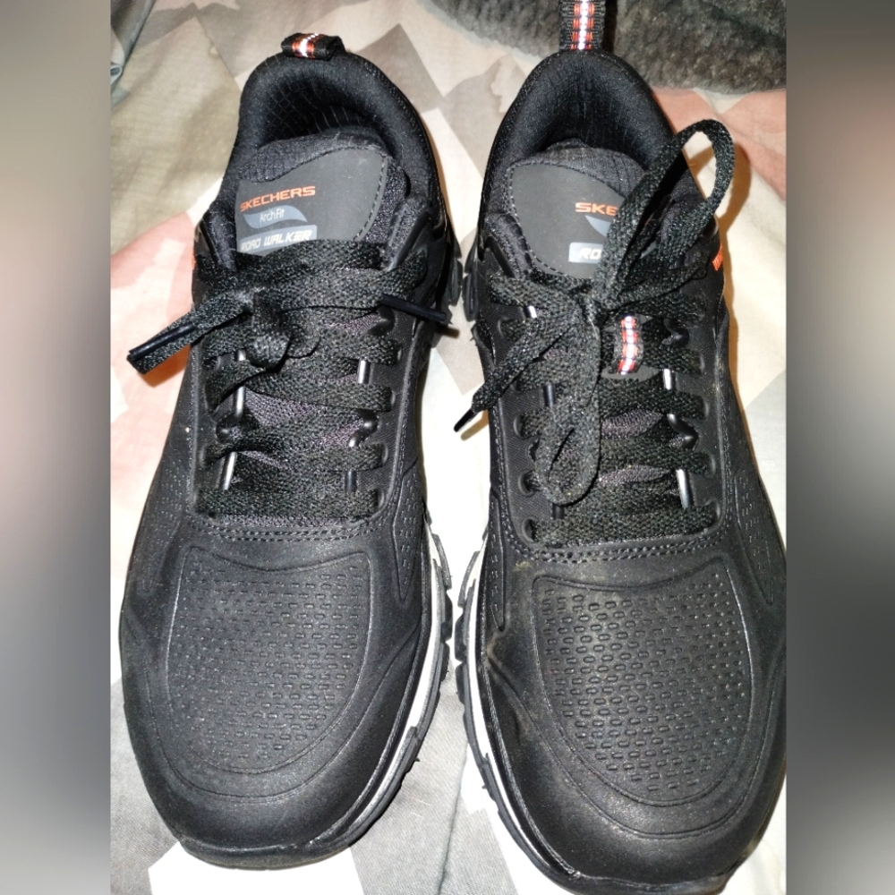 Men's 7.5 Black Skechers
